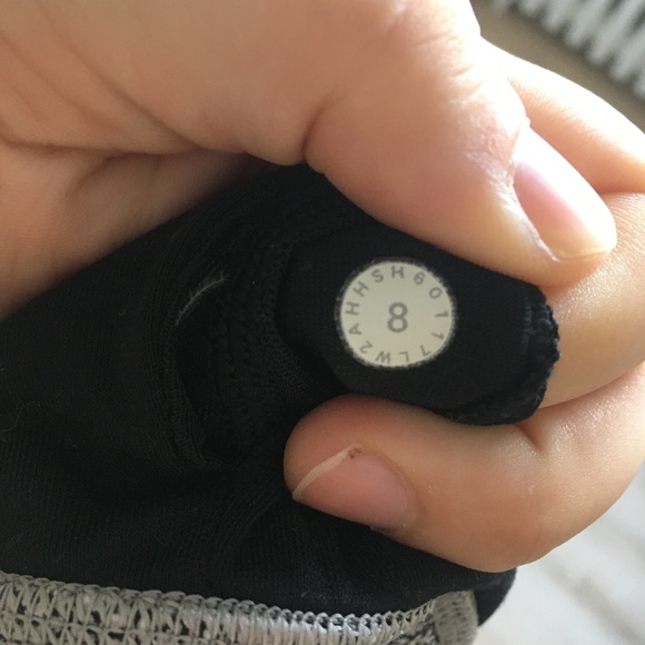 Lululemon Invigorate bra size 8 - Picture 2 of 4